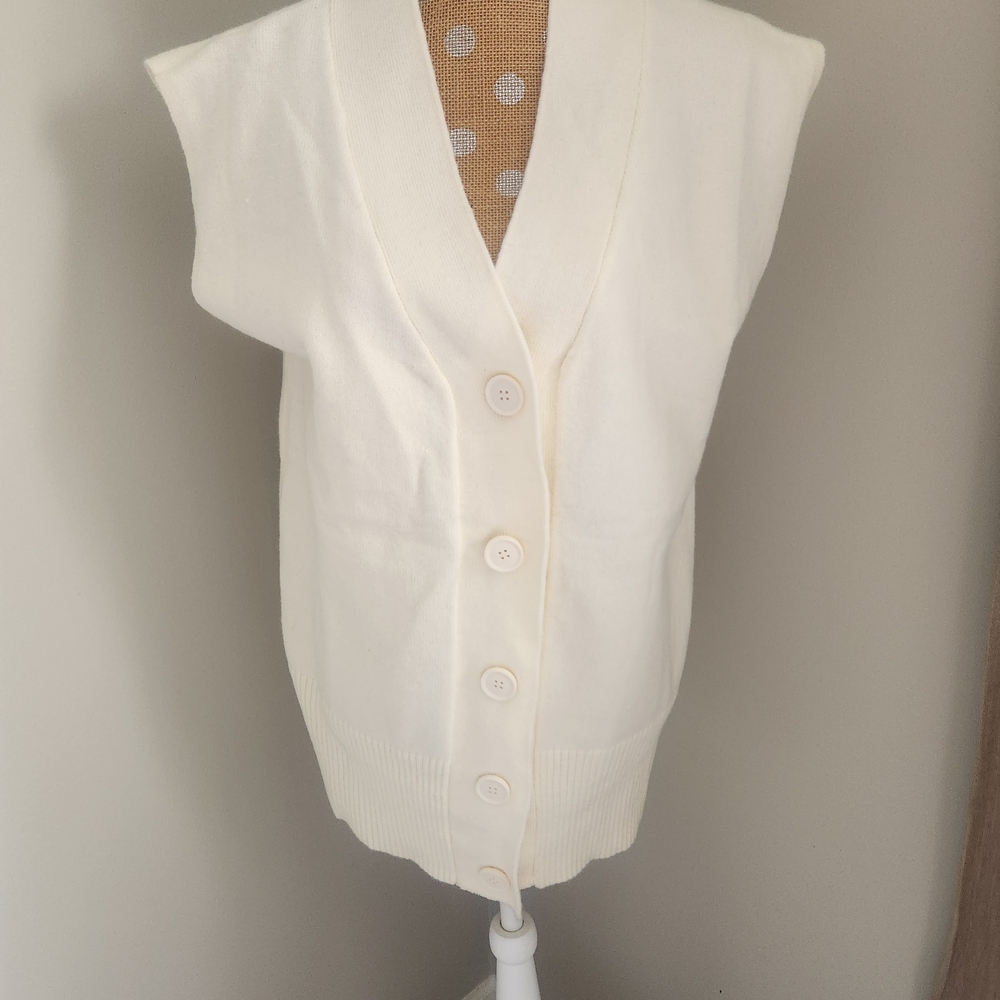 Cream Button-Front Sleeveless Cardigan Vest